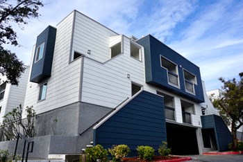 Exterior building view at Hilltop Commons Apartments in San Pablo CA